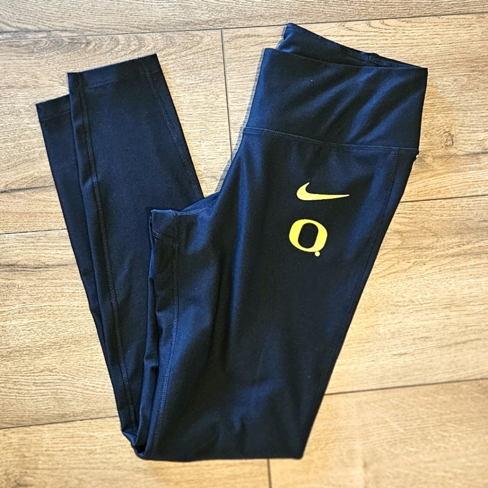 NWOT's - NIKE/DUCKS - Black W/ Yellow Oregon Ducks Leggings - Size Medium